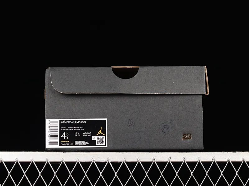 All categories Air Jordan Jordan series basketball shoes Air Jordan 1 Mid G version pure original Air Jordan 1 Mid AJ1 Joe 1 black and white sports culture basketball shoes DM9077-108